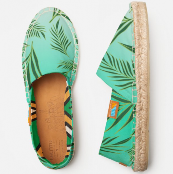 Espadril dengan Motif Tropis yang Segar